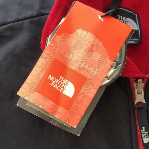 NWT: The Northface Lightweight vest. Black and red Size - Picture 4 of 17
